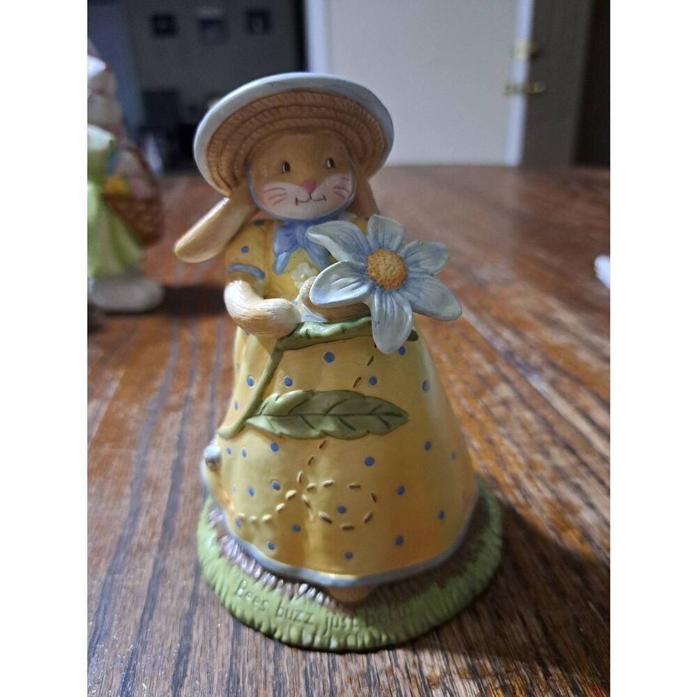 Vintage 2002 Bunnies by the Bay Bees Buzz Just Because Ceramic Figurine
